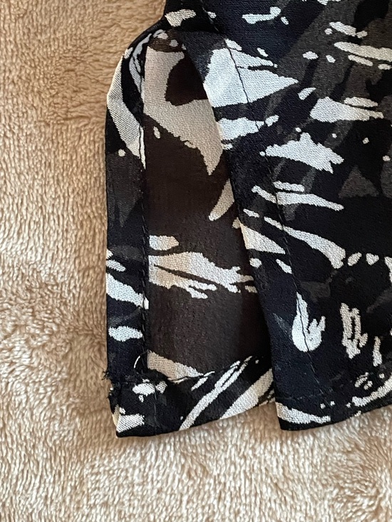 Women’s Geometric Black & White Printed 100% Silk Button Cardigan Shrug Jacket - Picture 5 of 7